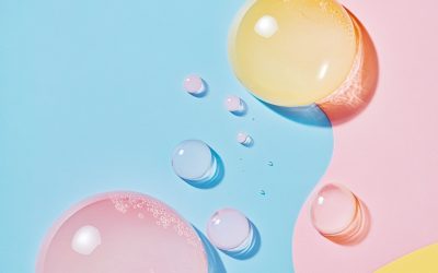 Acide hyaluronique en K-Beauty : Attire et retient l’eau pour une hydratation en profondeur